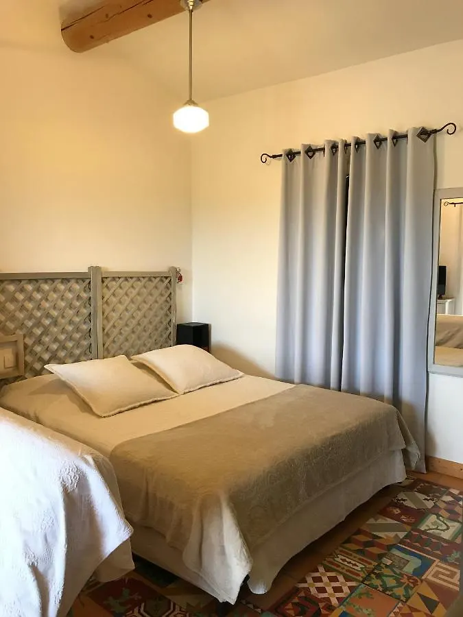 Chambres d'Hôtes et Gîtes Le Mas Mellou Orange  0*, Orange (Vaucluse)