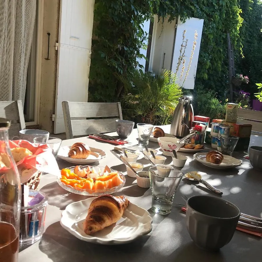 Chambres d'Hôtes et Gîtes Le Mas Mellou Orange  Couette-café