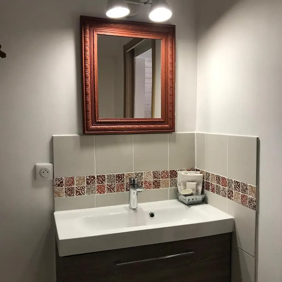 Chambres d'Hôtes et Gîtes Le Mas Mellou Orange  Couette-café